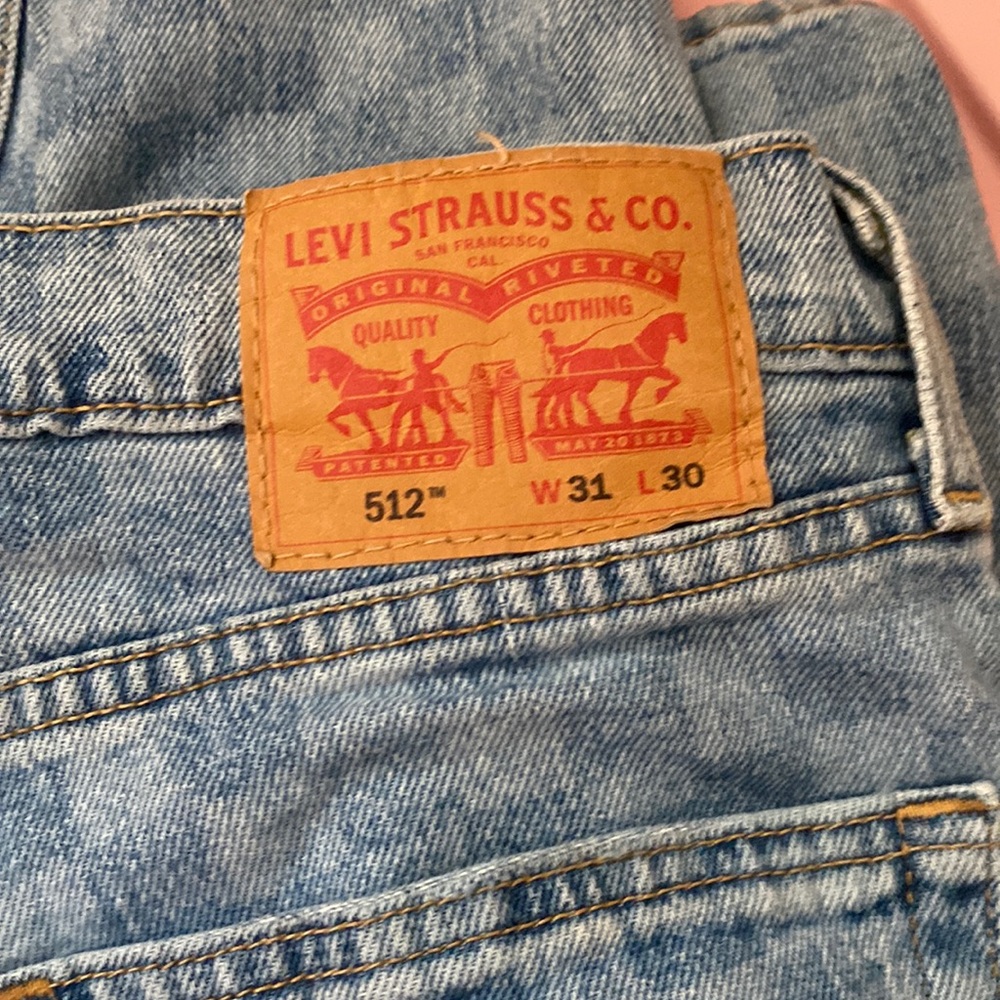 Super cute checkered Levi’s